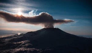 The Science Behind Blood Falls: Antarctica’s Crimson Wonder and Its Subglacial Secrets - image 5