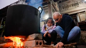 Father and Son’s Epic Journey: Quang Thai and Chelsea Explore Vietnam’s Ancestral Land - image 0