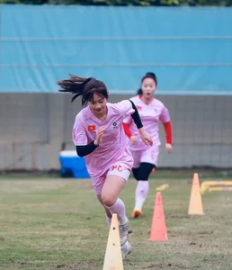 Rising Young Female Football Star Captivates Fans with Talent and Charm - image 5