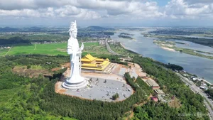 The Majestic 125-Meter Bodhisattva Statue on Thien Ma Mountain - image 1