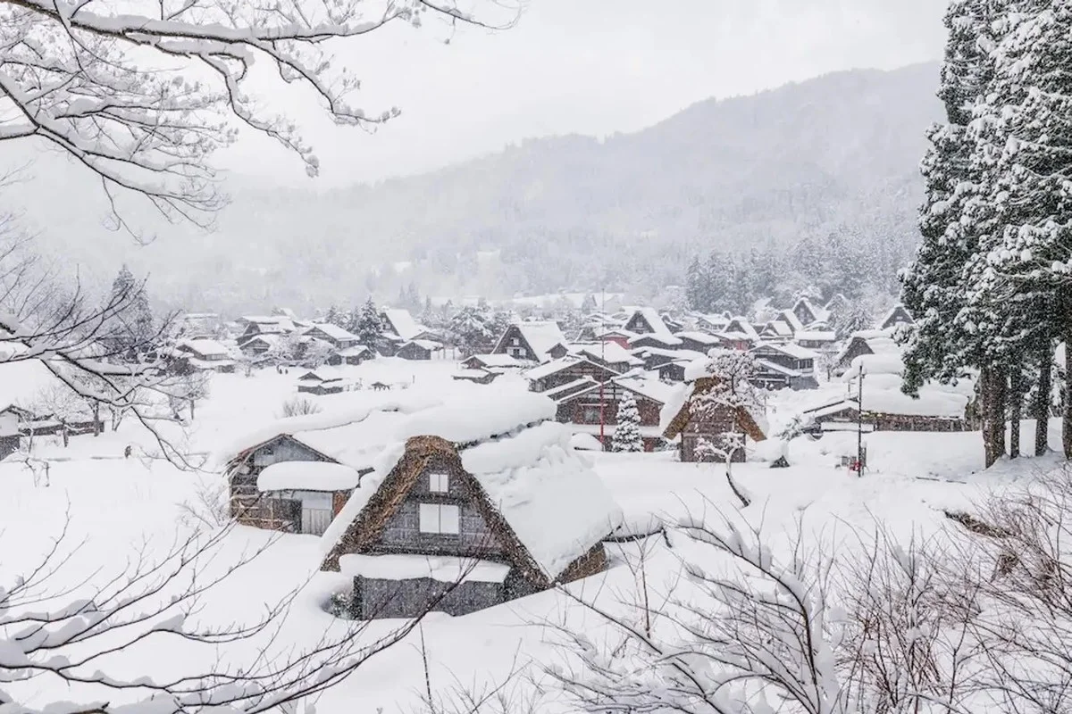 Exploring Shirakawa-go: The Picturesque Thatched-Roof Ancient Village of Japan