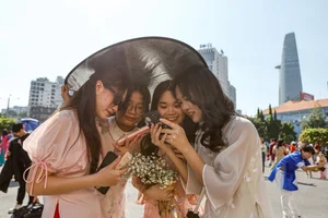 Ho Chi Minh City's Vibrant Tet Atmosphere: Top Spots for Holiday Photography - image 7