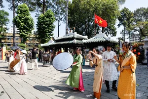 Ho Chi Minh City's Vibrant Tet Atmosphere: Top Spots for Holiday Photography - image 2