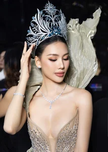 Miss Bùi Quỳnh Hoa: A Reflective Look at 352 Days of Reign Marked by Resilience and Emotion - image 5