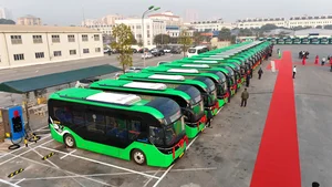 VinFast Unveils New Urban Electric Bus: A Major Step Towards Green Public Transit - image 0