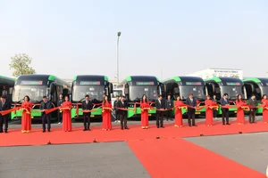 VinFast Unveils New Urban Electric Bus: A Major Step Towards Green Public Transit - image 1