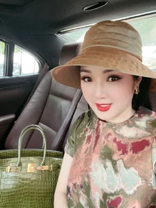 At 51, Former Miss Vietnam Lives a Luxurious and Active Lifestyle - image 2