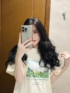 Beauty Influencer Vo Ha Linh Shares Personal Journey and Surprising News - image 1