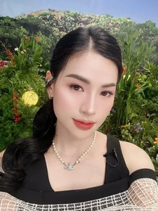 Beauty Influencer Vo Ha Linh Shares Personal Journey and Surprising News - image 7