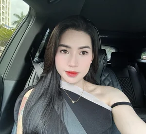 Beauty Influencer Vo Ha Linh Shares Personal Journey and Surprising News - image 2