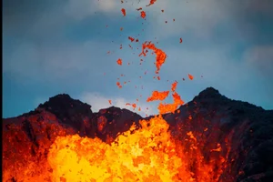 Science Explained: What Would Actually Happen If You Threw Trash Into a Volcano? - image 3