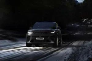 Discover the Exclusive 2026 Range Rover Sport SV Ultimate Edition: A Limited-Run Luxury SUV Masterpiece with High-Performance Engineering and Bespoke Design. - image 2
