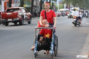 The Disabled Fan Who Proves Love for Football Knows No Bounds - image 6