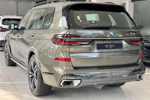 BMW X7 in Vietnam: Massive 800 Million VND Discount at Dealerships - image 6