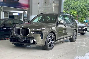 BMW X7 in Vietnam: Massive 800 Million VND Discount at Dealerships - image 2