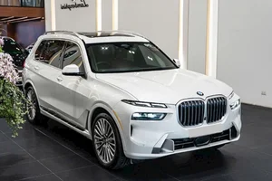 BMW X7 in Vietnam: Massive 800 Million VND Discount at Dealerships - image 4