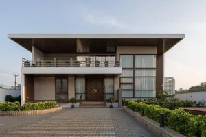 Modern 2-Story House Design Featuring Central Courtyard and Raw Concrete - image 3