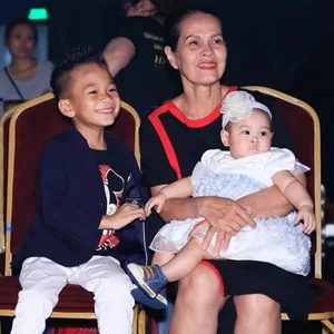 Singer Thanh Thao’s Family Appearance Draws Significant Public Attention - image 7