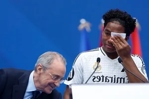 Emotional Debut: Brazil’s Wonderkid Endrick Breaks Into Tears at Real Madrid Unveiling - image 10
