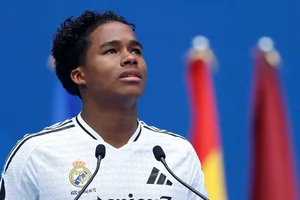 Emotional Debut: Brazil’s Wonderkid Endrick Breaks Into Tears at Real Madrid Unveiling - image 2