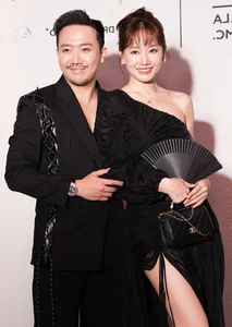 Supermodel Thanh Hang and Her Conductor Husband Make Elegant Fashion Show Appearance - image 8