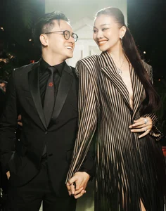 Supermodel Thanh Hang and Her Conductor Husband Make Elegant Fashion Show Appearance - image 5