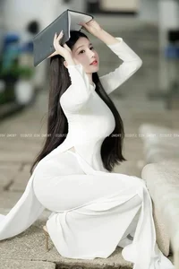 The Timeless Elegance of the Vietnamese White Ao Dai - image 2