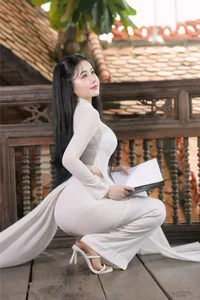 The Timeless Elegance of the Vietnamese White Ao Dai - image 7