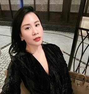 Meet Ngoc Huong: The Talented and Beautiful Wife of MC Thanh Trung - image 1
