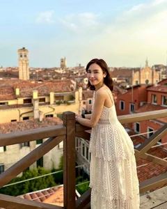Inside the Blissful Marriage of a Beautiful Star and Her Older Tycoon Husband - image 4