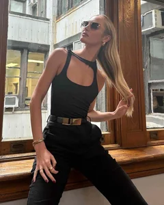 Stunning Gallery of Victoria’s Secret Angel Candice Swanepoel's Iconic Fashion and Lingerie Looks - image 2
