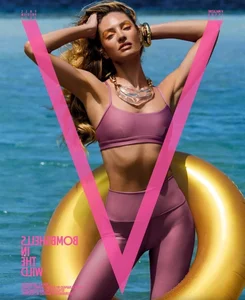 Stunning Gallery of Victoria’s Secret Angel Candice Swanepoel's Iconic Fashion and Lingerie Looks - image 6