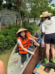 Famous Actress Travels to Flood Epicenter to Support Residents in Need - image 3