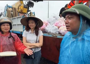 Famous Actress Travels to Flood Epicenter to Support Residents in Need - image 1