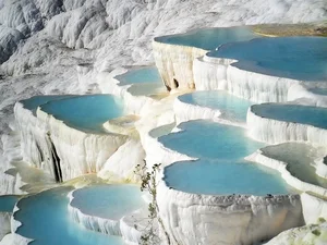 Exploring the World’s Most Breathtaking Wonders: From Global Icons to Vietnam’s Majestic Landmarks - image 3