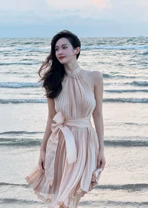 Runner-up Vu Thuy Quynh Stuns in New Photoshoot: Looking Like a 'Living Doll' - image 2