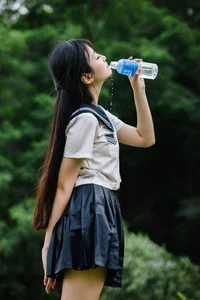 Nie Nie Xin Jiang: Captivating Portraits in YiTuYu Art Language Vol.6429 - image 2