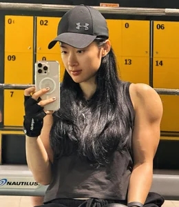 Angela Phuong Trinh Stuns Fans with Her Impressive Fitness Transformation and Muscular Physique - image 7