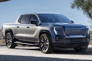 GMC Sierra Denali Extended Range: The New Electric Truck Powerhouse - image 4