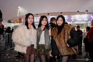 Fans Dress to Impress: The Vibrant Fashion at 'Anh Trai Say Hi' Concerts - image 5