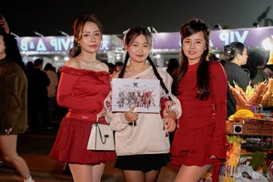 Fans Dress to Impress: The Vibrant Fashion at 'Anh Trai Say Hi' Concerts - image 8