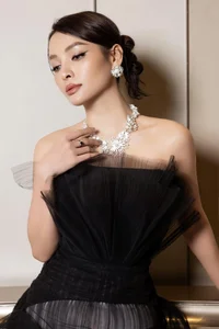 Phuong Trinh Jolie’s Stunning Post-Pregnancy Transformation: Fitness Secrets of a Mother of Three - image 7