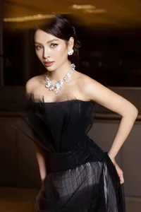 Phuong Trinh Jolie’s Stunning Post-Pregnancy Transformation: Fitness Secrets of a Mother of Three - image 9