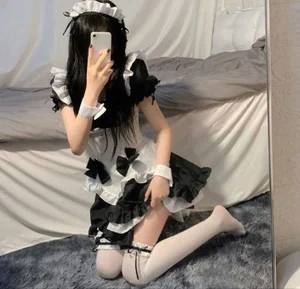 Exploring the Aesthetic Appeal of Modern Maid Cosplay and Fashion - image 9