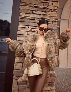 Lệ Quyên’s Street Style: The 'Queen of Tea Rooms' and Her Luxury Bag Collection - image 4
