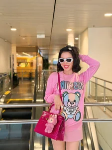 Lệ Quyên’s Street Style: The 'Queen of Tea Rooms' and Her Luxury Bag Collection - image 2