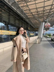 Lệ Quyên’s Street Style: The 'Queen of Tea Rooms' and Her Luxury Bag Collection - image 1