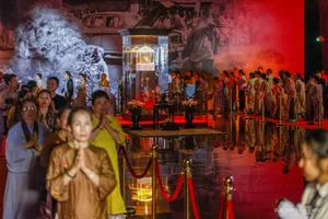 Crowds Gather to Worship the Heart Relic of Bodhisattva Thich Quang Duc - image 6