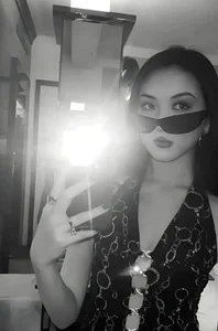 Li Yan: The Confident and Talented 18-Year-Old Daughter of Faye Wong - image 5