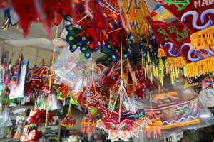 The Struggles and Passion of Artisans in Saigon's Largest Lantern Village - image 8